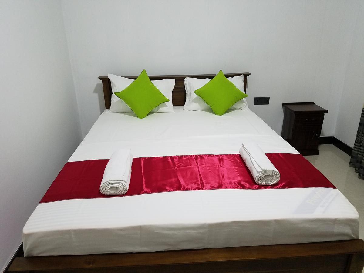Yashumi Homestay Dambulla Exterior photo