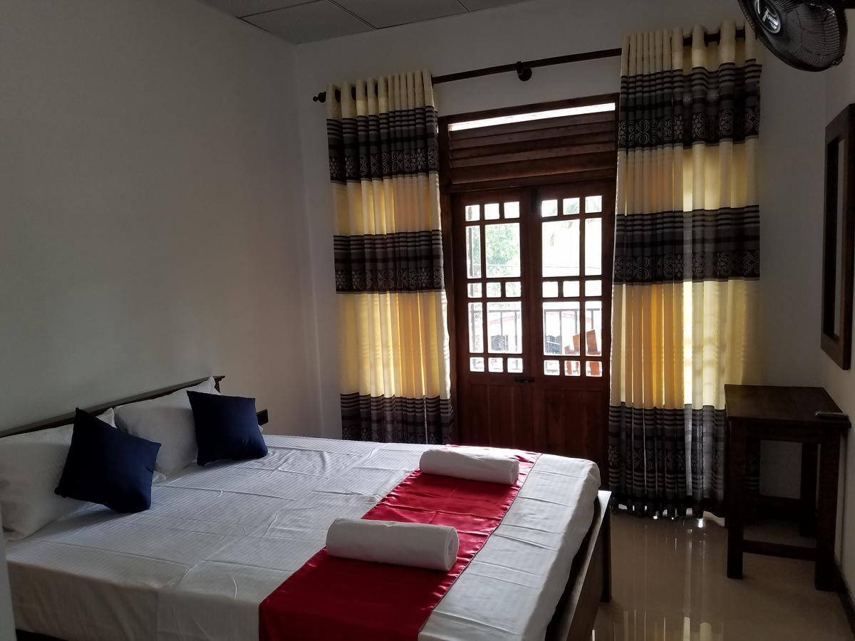 Yashumi Homestay Dambulla Exterior photo